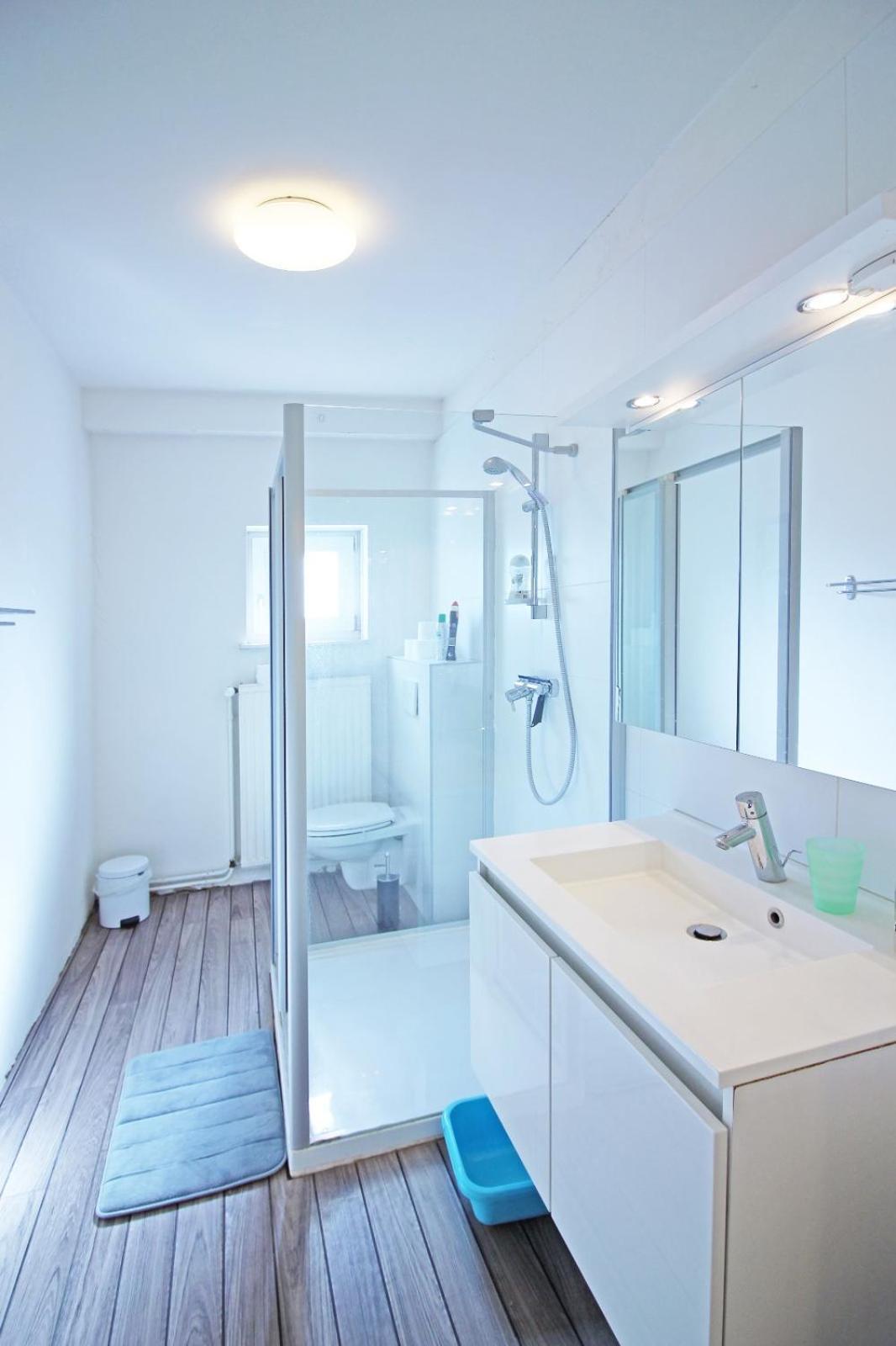 Gasthuis Brussels - Private Bedroom And Bathroom